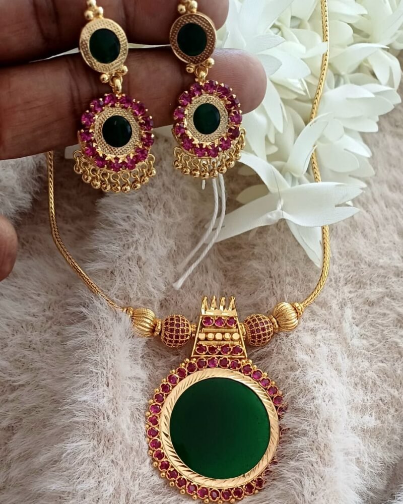 green-round-locket-haram